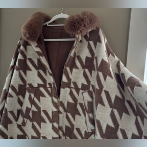 Short cape style, Brown and Cream Houndstooth with faux fur accents